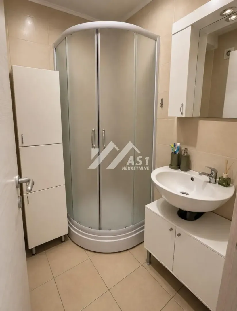 Izdavanje, jednosoban stan, 36m², Bulevar Evrope, Novi Sad Sve Podlokacije