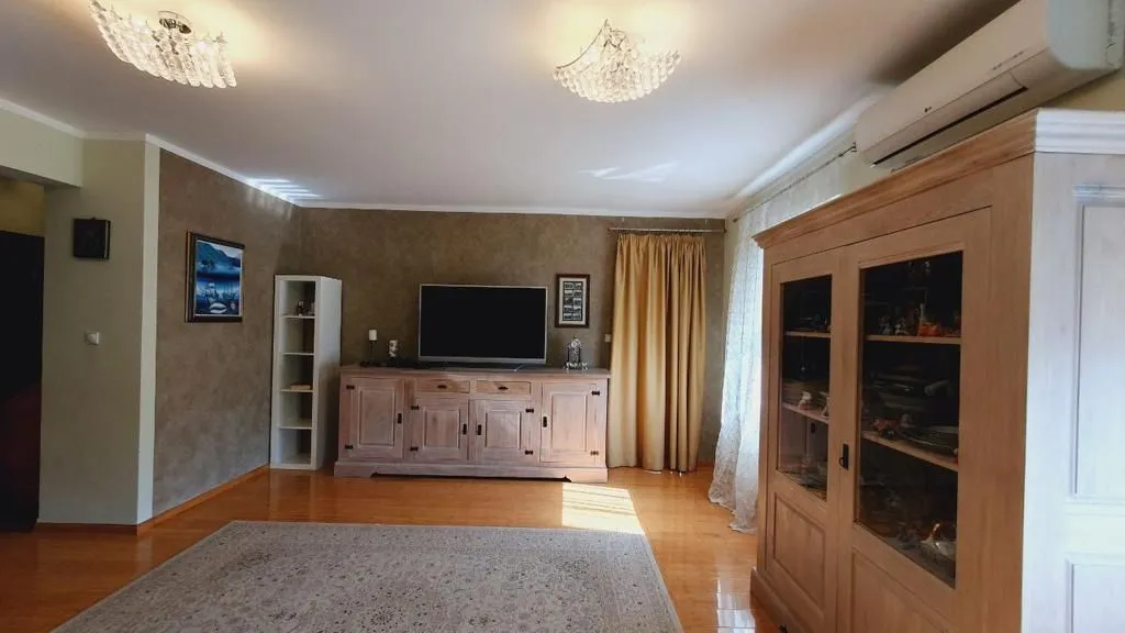 Sale, four bedroom apartment, 180m², Podmaine, Budva