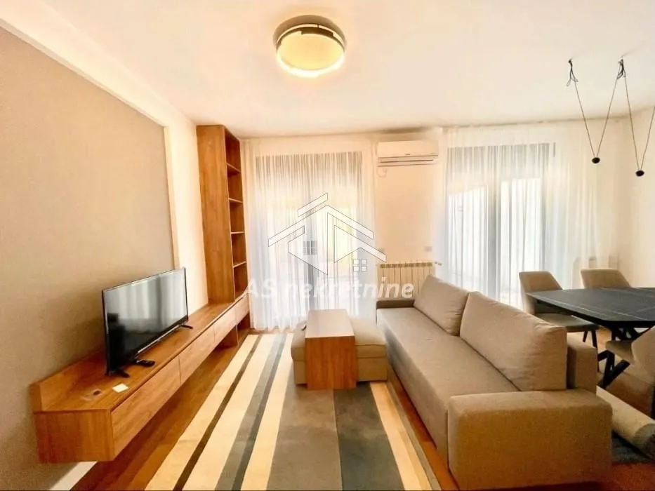 Rent, three bedroom apartment, 60m², Vračar Sve Podlokacije, Beograd