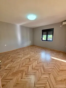 Empty room with wooden parquet flooring and grey walls. - image 5