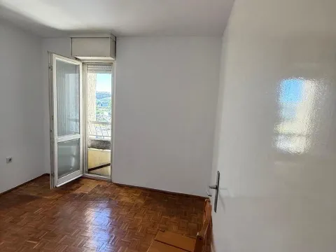 Prodaja, dvosoban stan, 66m², Centar, Bar - image 3