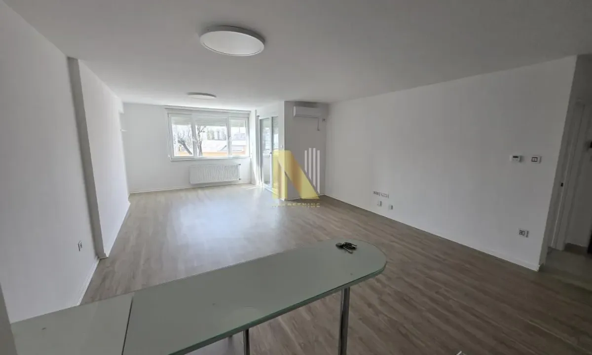Izdavanje, poslovni prostor, 104m², Novi Sad, Srbija