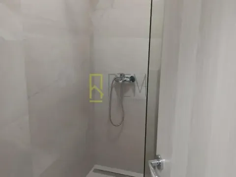Izdavanje, poslovni prostor, 61m², Centar, Podgorica