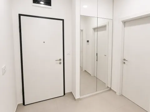 Izdavanje, dvosoban stan, 65m², Stari Aerodrom, Podgorica - image 3