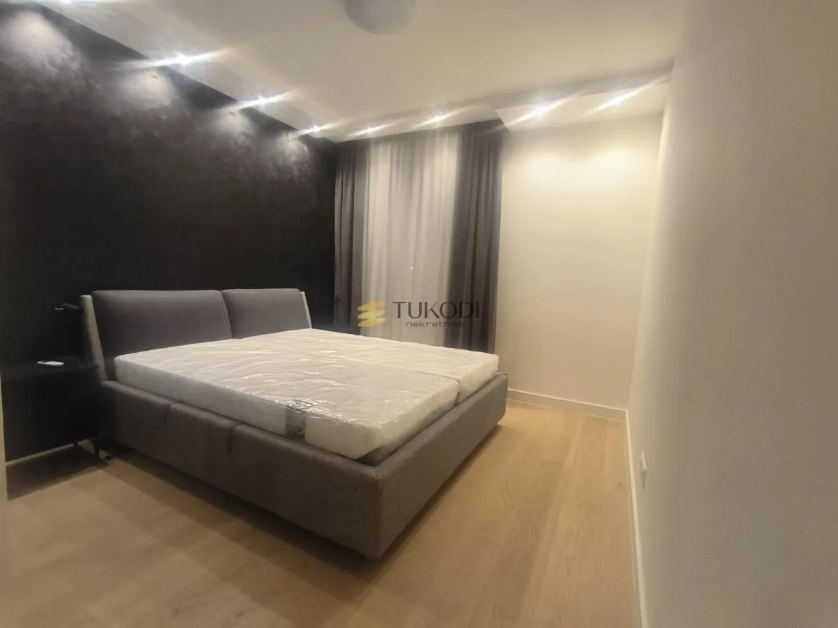 Izdavanje, dvosoban stan, 75m², Savski Venac, Beograd