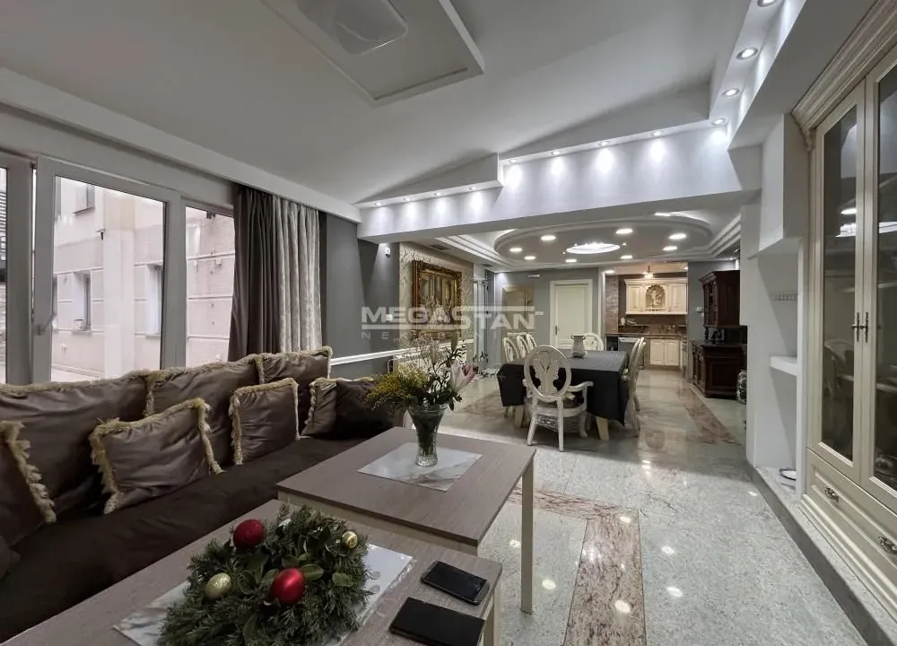 Izdavanje, četvorosoban stan, 185m², Vračar Hram, Vračar Sve Podlokacije