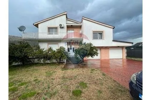 Rent, house, 340m², Tološi, Podgorica