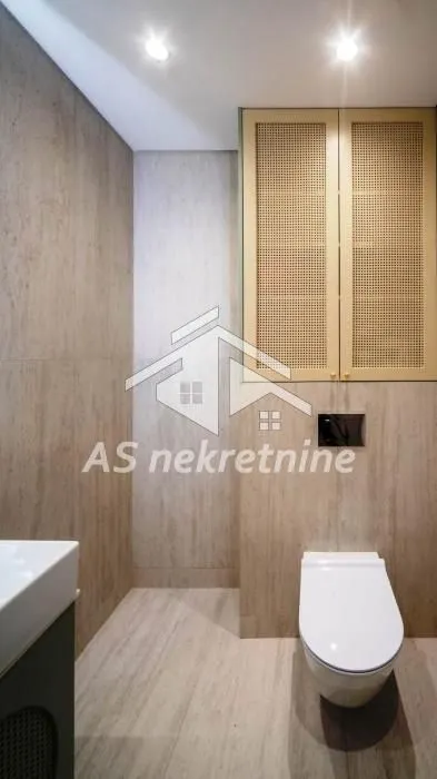 Izdavanje, trosoban stan, 100m², Vračar Sve Podlokacije, Beograd