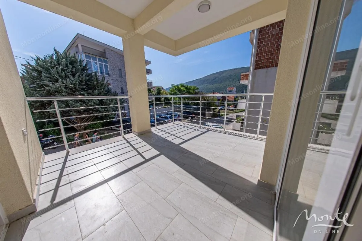 Prodaja, dvosoban stan, 73m², Đenovići, Herceg Novi