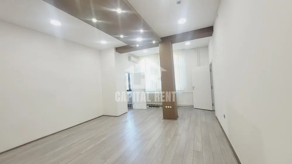 Rent, office space, 36m², Senjak, Beograd
