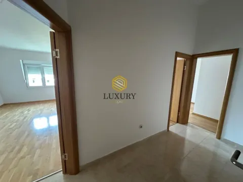 Prodaja, dvosoban stan, 60m², 1 maj, Podgorica - image 10