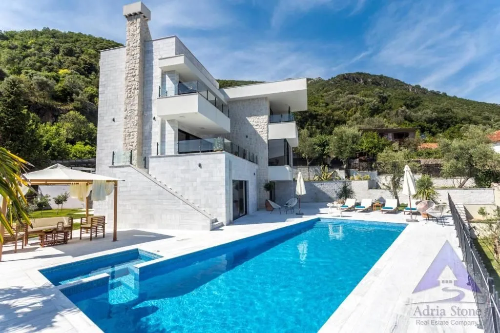Prodaja, kuća, 420m², Đenovići, Herceg Novi