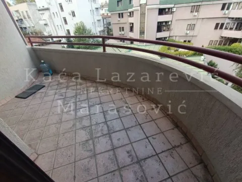 Izdavanje, trosoban stan, 147m², Kalenić Pijaca, Vračar Sve Podlokacije - image 4