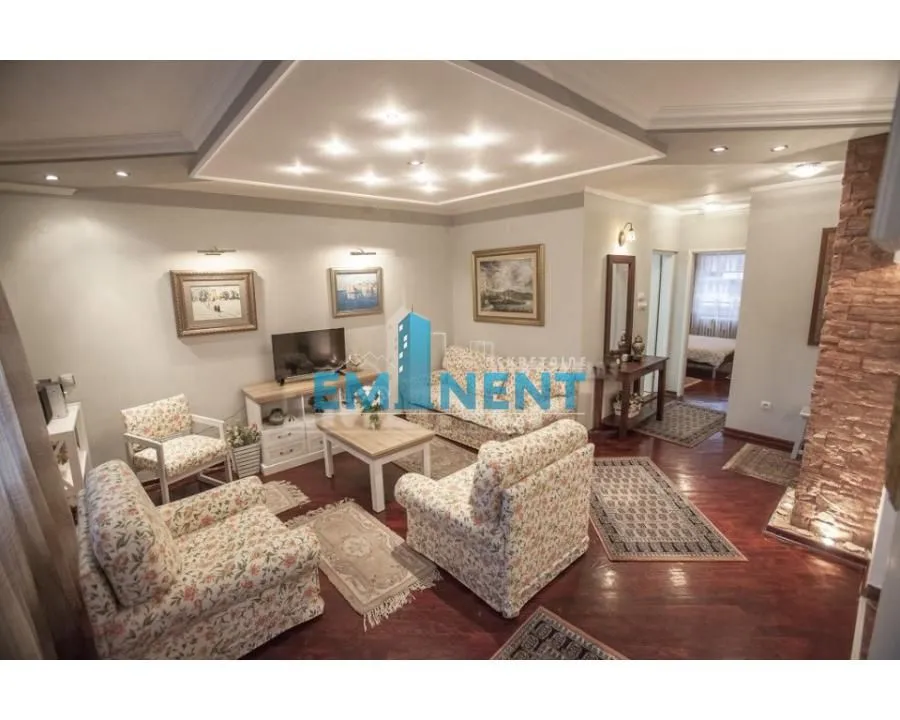 Izdavanje, trosoban stan, 65m², Novi Beograd Sve Podlokacije, Beograd