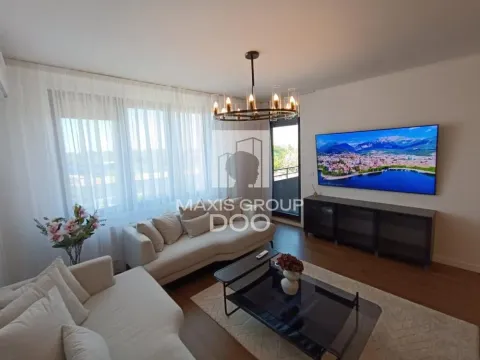 Izdavanje, trosoban stan, 82m², Novi Beograd Sve Podlokacije, Beograd