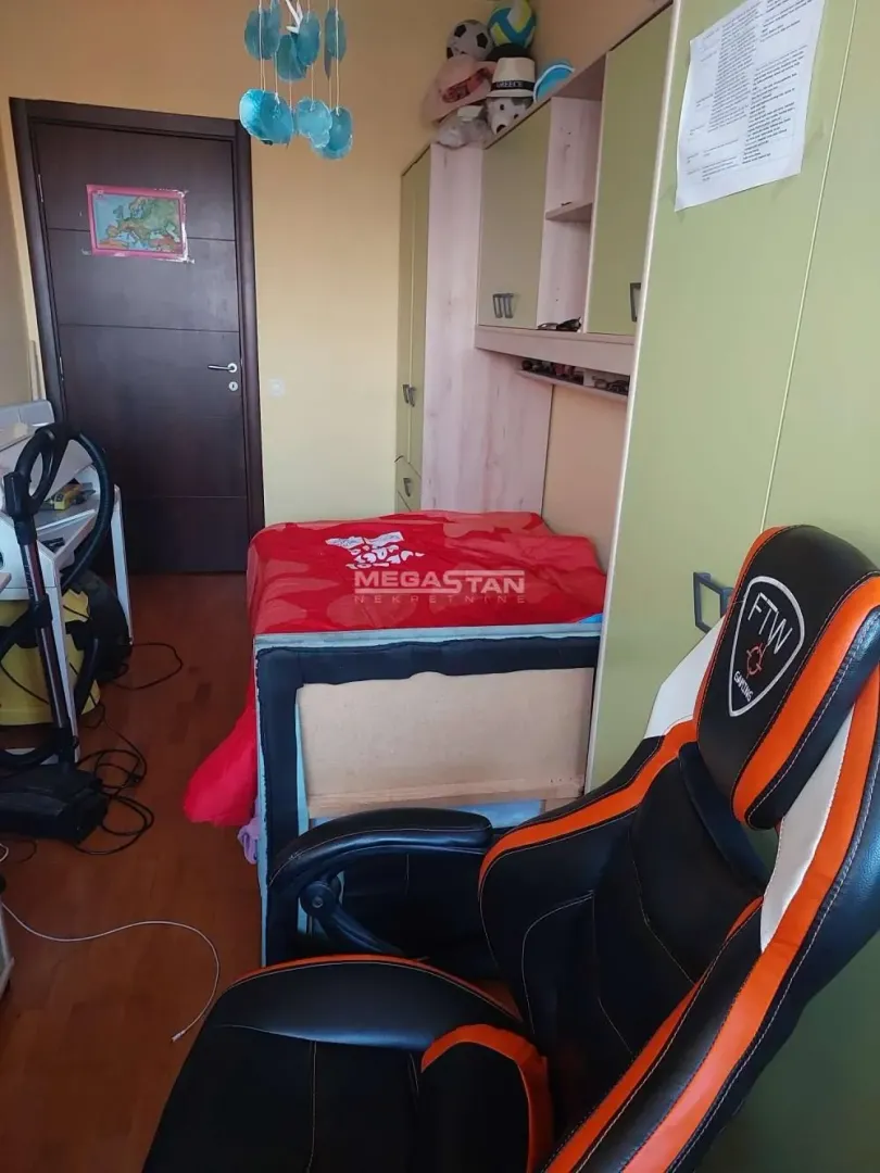 Children's bedroom with a bed, wardrobe and desk.