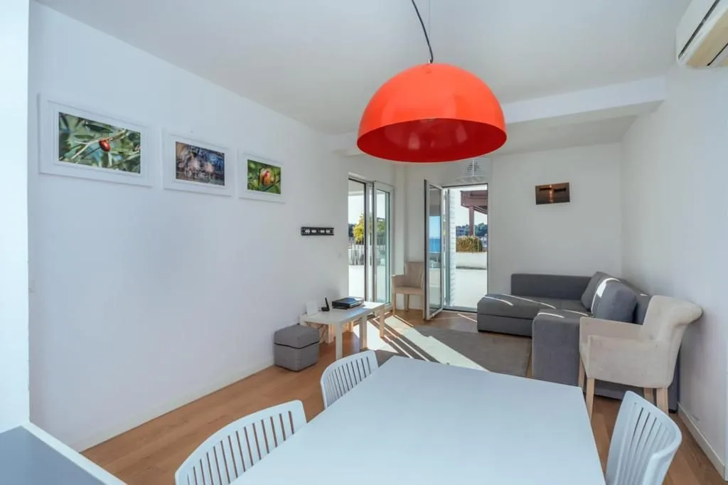 Rent, three bedroom apartment, 75m², Pržno, Budva