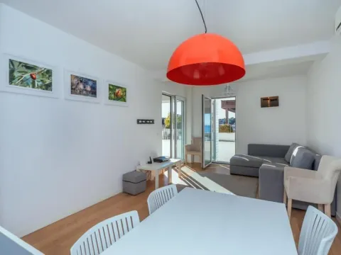 Izdavanje, trosoban stan, 75m², Pržno, Budva - image 7