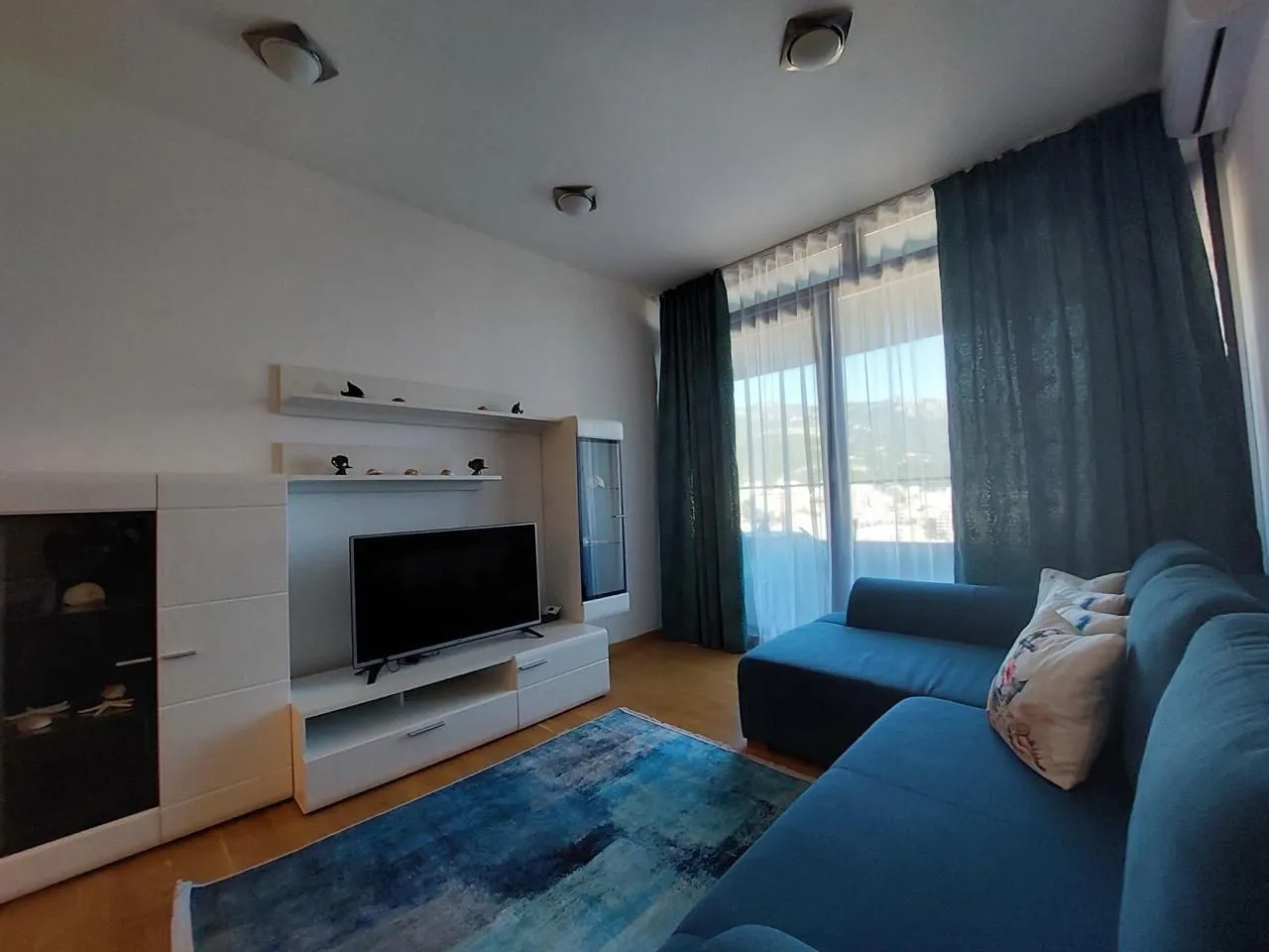 Rent, one bedroom apartment, 45m², Bečići, Budva