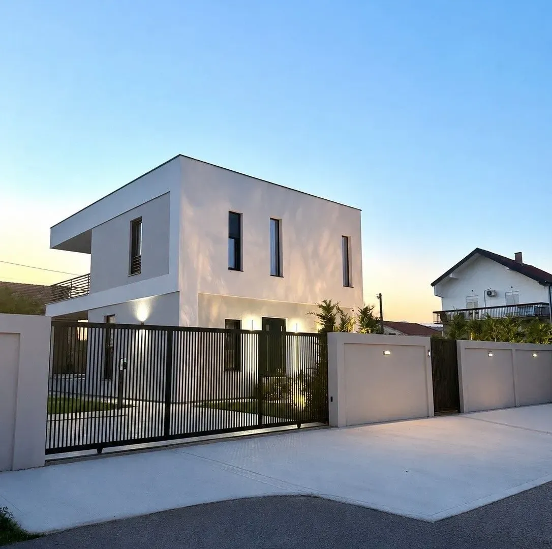 Sale, house, 225m², Gornja Gorica, Podgorica