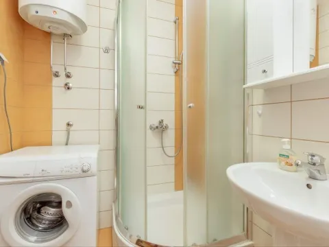 Izdavanje, trosoban stan, 80m², Kumbor, Herceg Novi - image 6