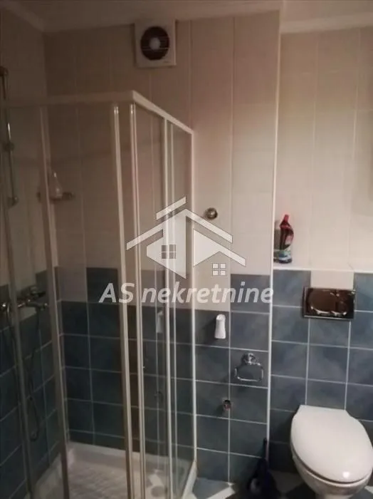 Bathroom with a shower cabin and toilet.