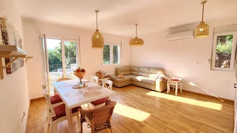 Rent, three bedroom apartment, 65m², Budva, Crna Gora - image 5