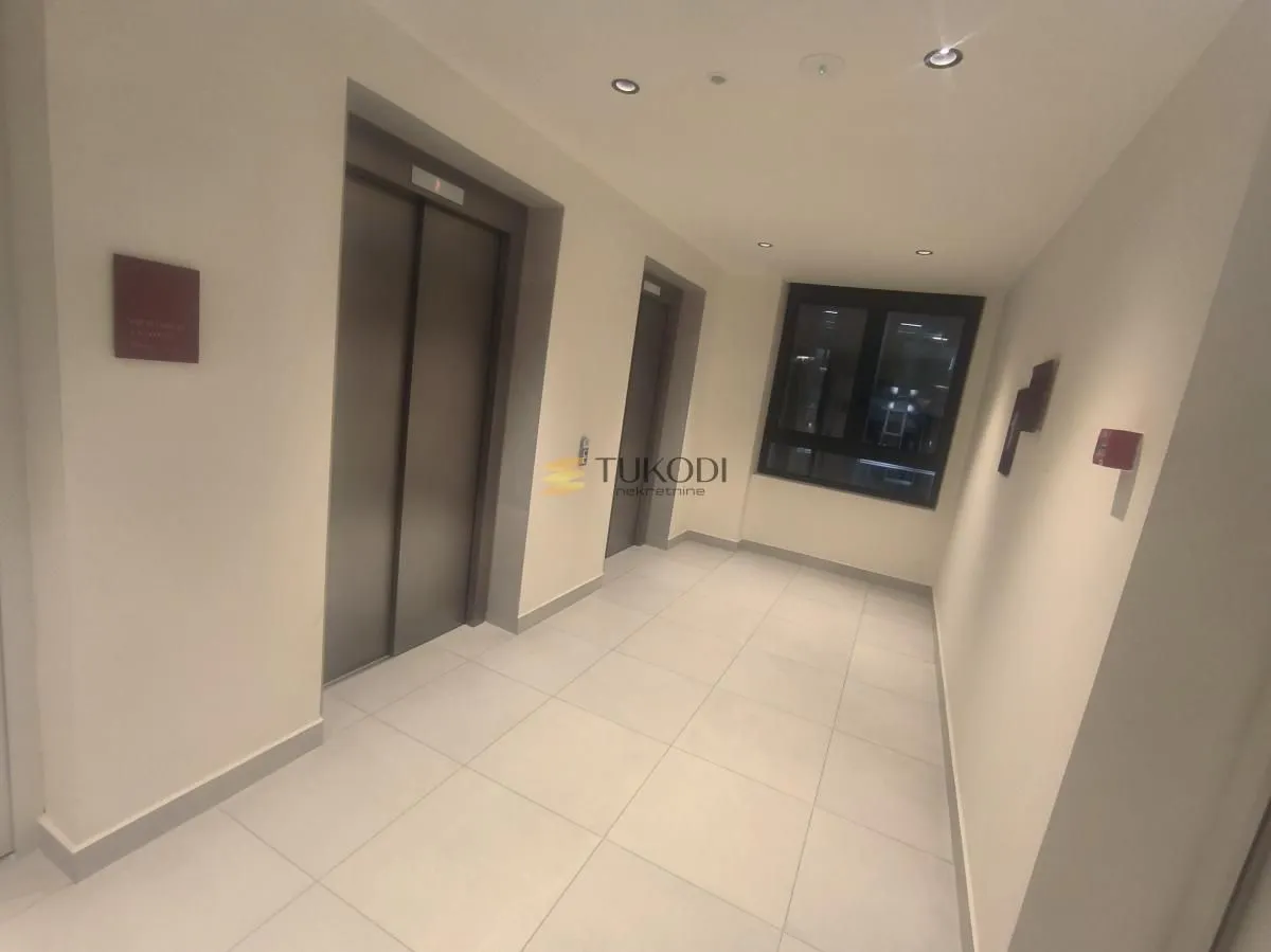 Izdavanje, dvosoban stan, 75m², Savski Venac, Beograd