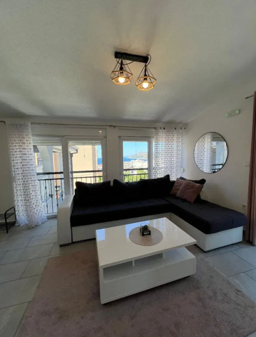 Izdavanje, stan, 44m², Dobre Vode, Bar