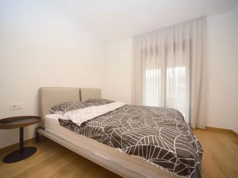 Rent, two bedroom apartment, 80m², City Kvart, Podgorica - image 10