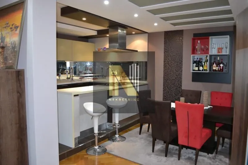 Prodaja, četvorosoban stan, 130m², Grbavica, Novi Sad Sve Podlokacije