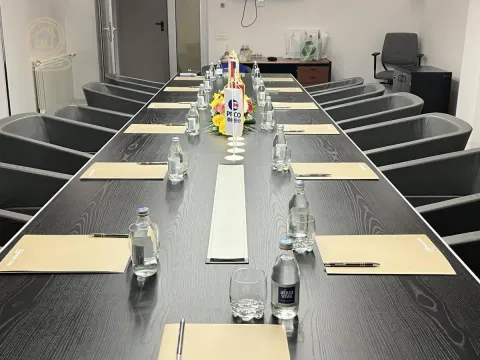 Izdavanje, poslovni prostor, 500m², Savski Venac, Beograd