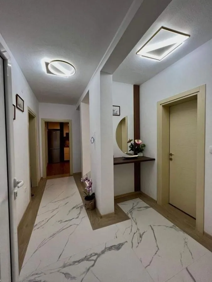 Rent, four bedroom apartment, 240m², Kotor, Crna Gora