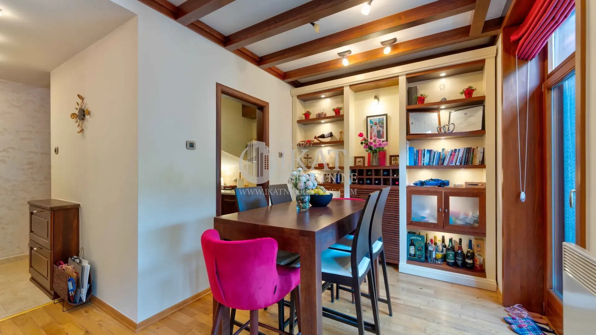 Prodaja, četvorosoban stan, 90m², 25. Maj, Zlatibor