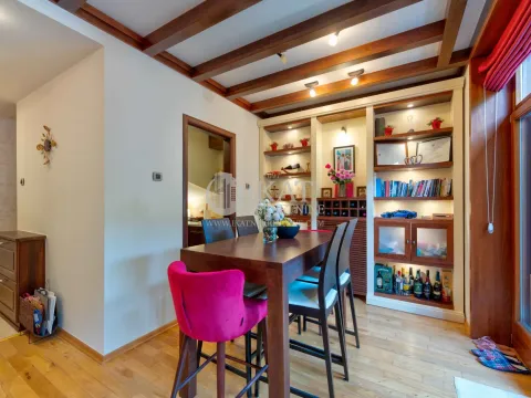 Prodaja, četvorosoban stan, 90m², 25. Maj, Zlatibor - image 8