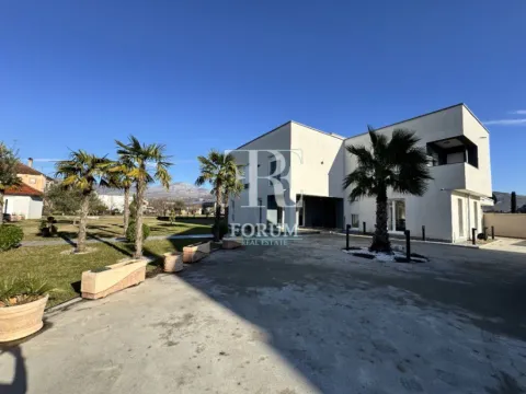 Izdavanje, kuća, 310m², Karaburško Polje, Podgorica - image 2