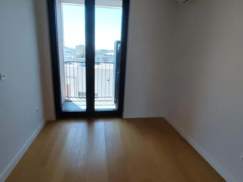 Izdavanje, trosoban stan, 150m², Preko Morače, Podgorica - image 10