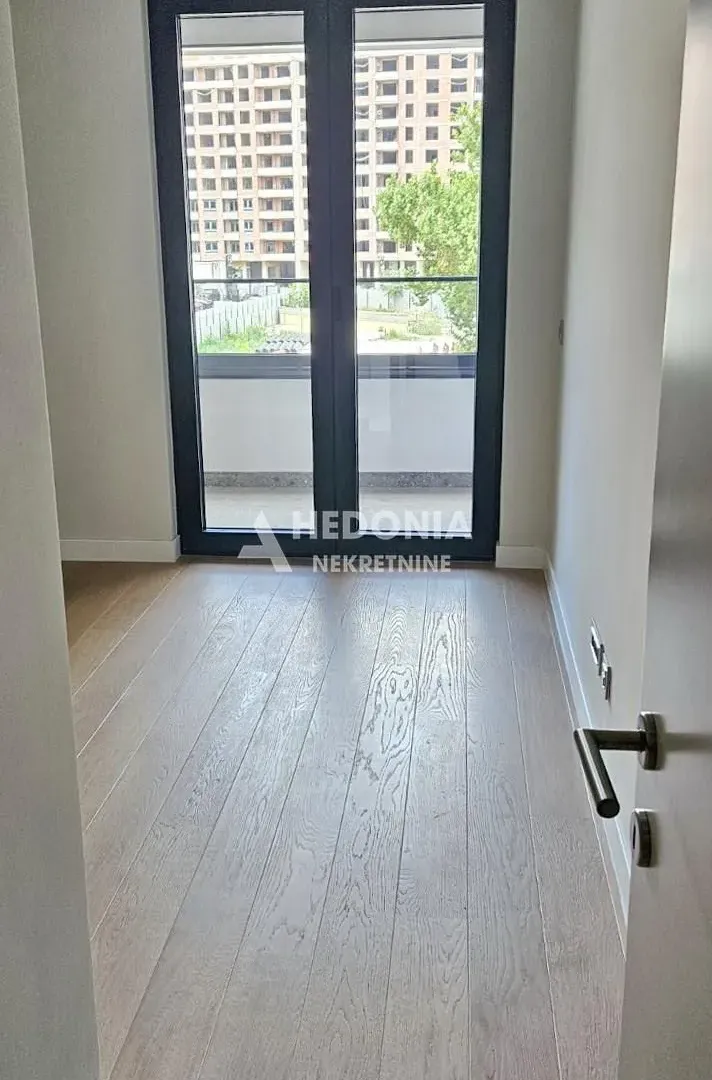 Izdavanje, trosoban stan, 77m², Novi Beograd Blok 65, Novi Beograd Sve Podlokacije
