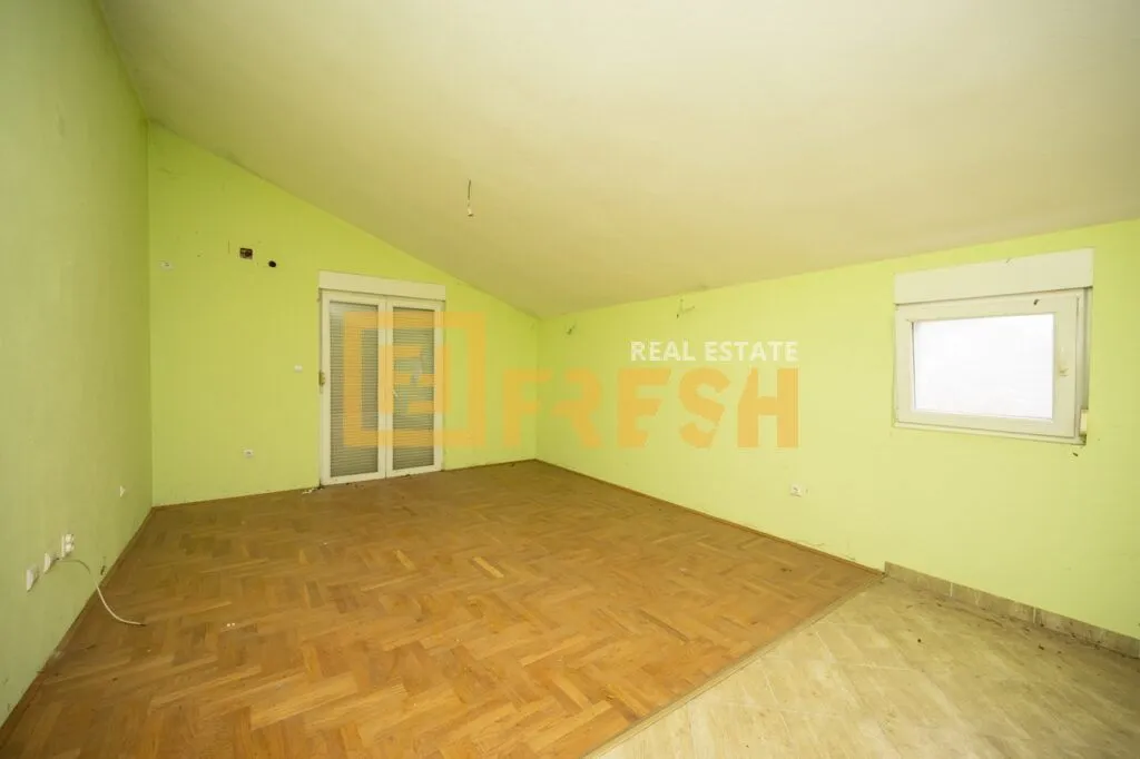 Sale, house, 204m², Rogami, Podgorica