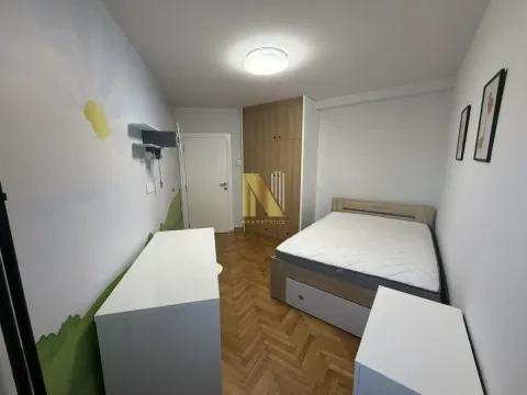 Izdavanje, četvorosoban stan, 100m², Stari grad, Novi Sad - image 8
