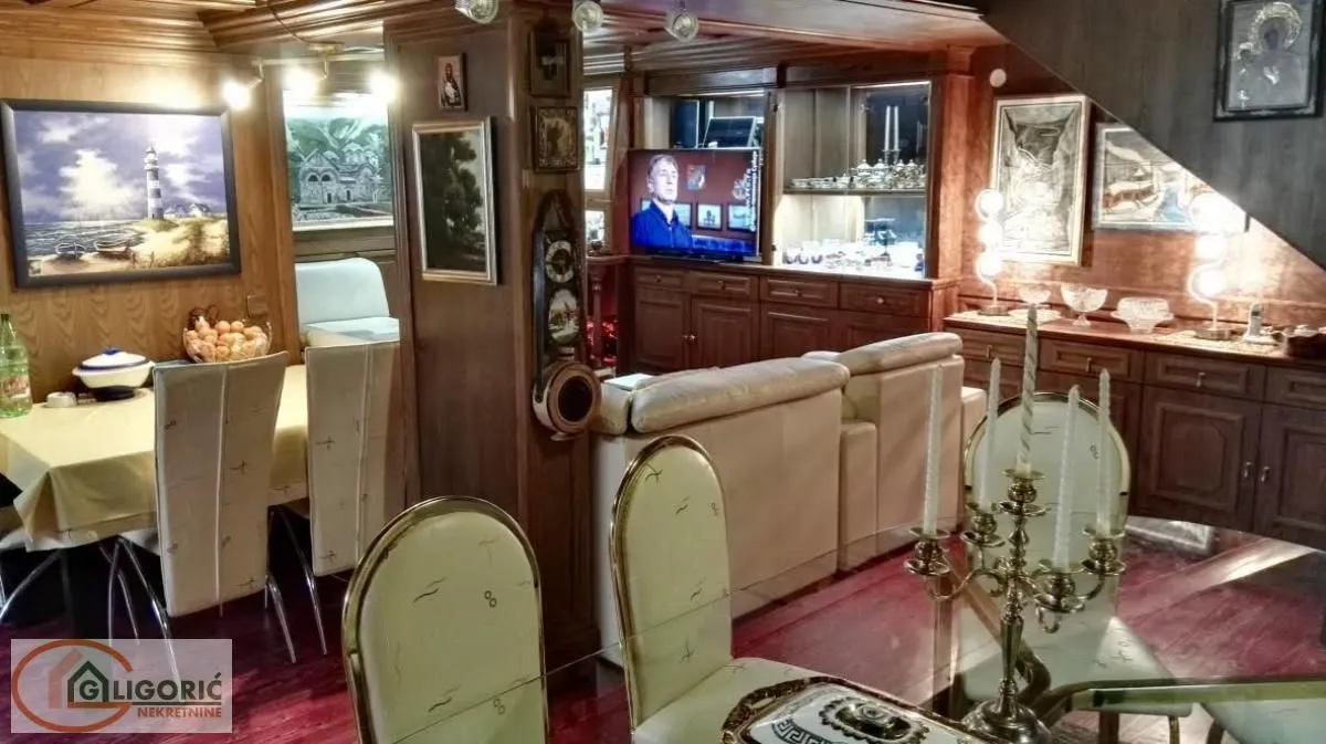Prodaja, četvorosoban stan, 143m², Zemun Sve Podlokacije, Beograd