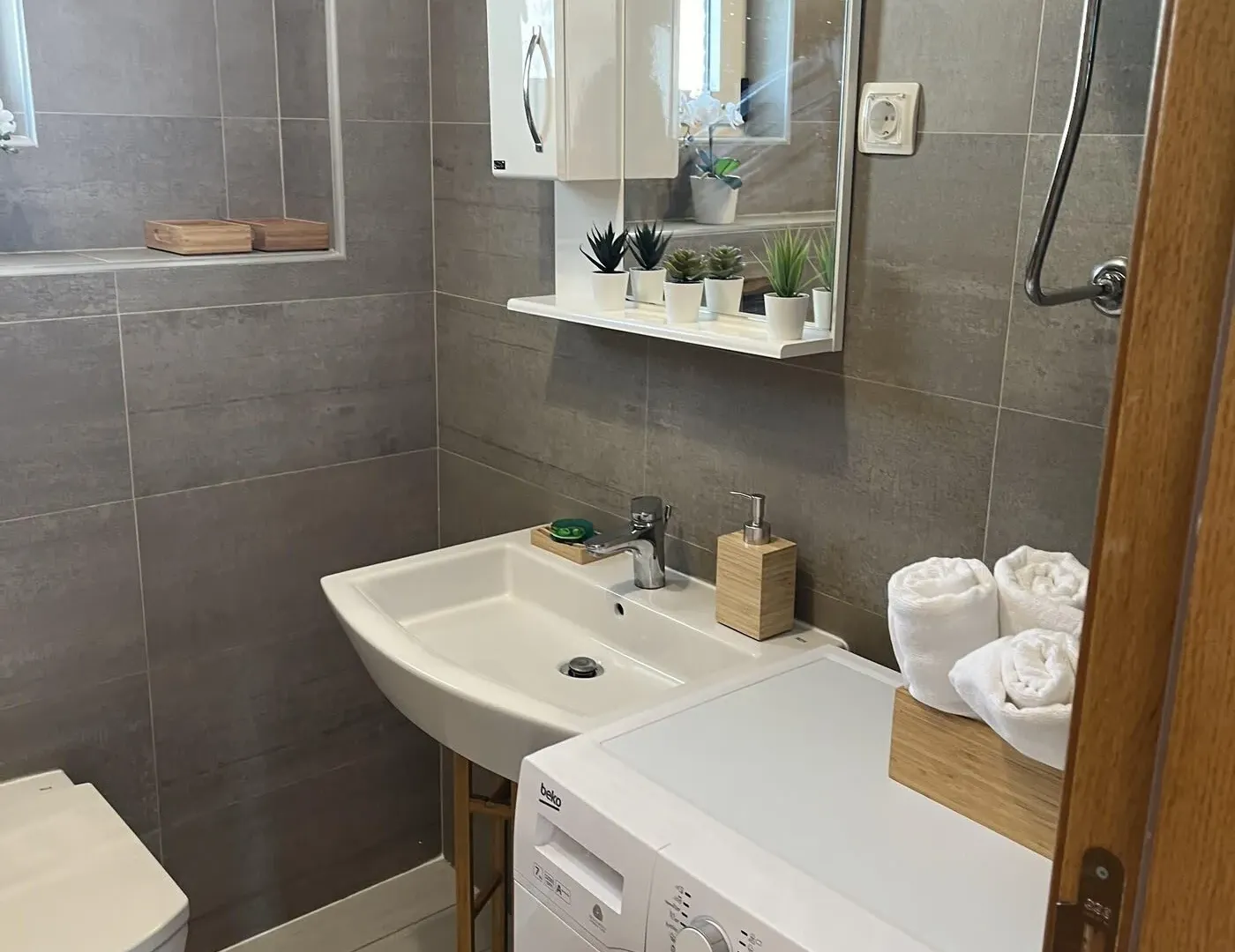 Prodaja, trosoban stan, 99m², Kalimanj, Tivat