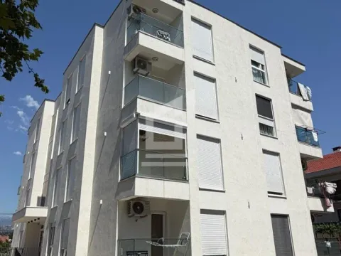 Rent, two bedroom apartment, 87m², Stari Aerodrom, Podgorica - image 11