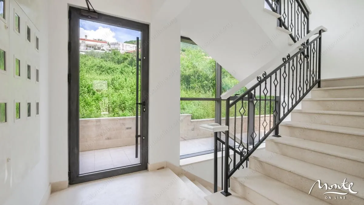 Prodaja, jednosoban stan, 50m², Centar, Tivat