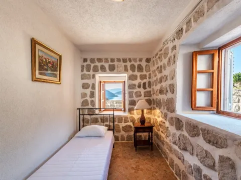 Sale, two bedroom apartment, 87m², Perast, Kotor - image 13