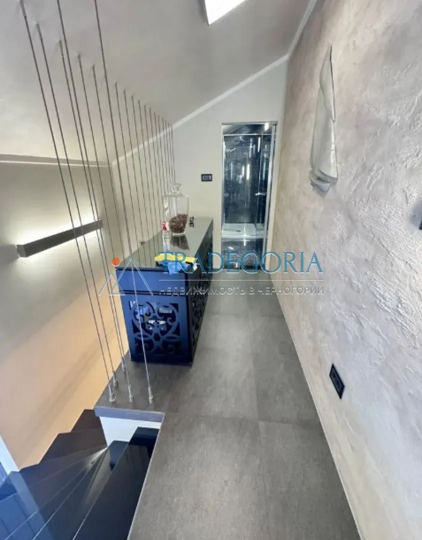 Prodaja, dvosoban stan, 129m², Dobrota, Kotor