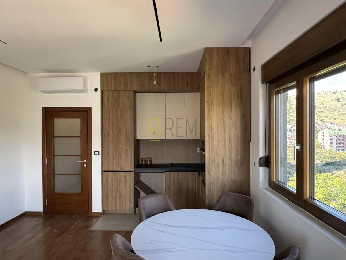 Izdavanje, jednosoban stan, 47m², Vezirov Most, Podgorica