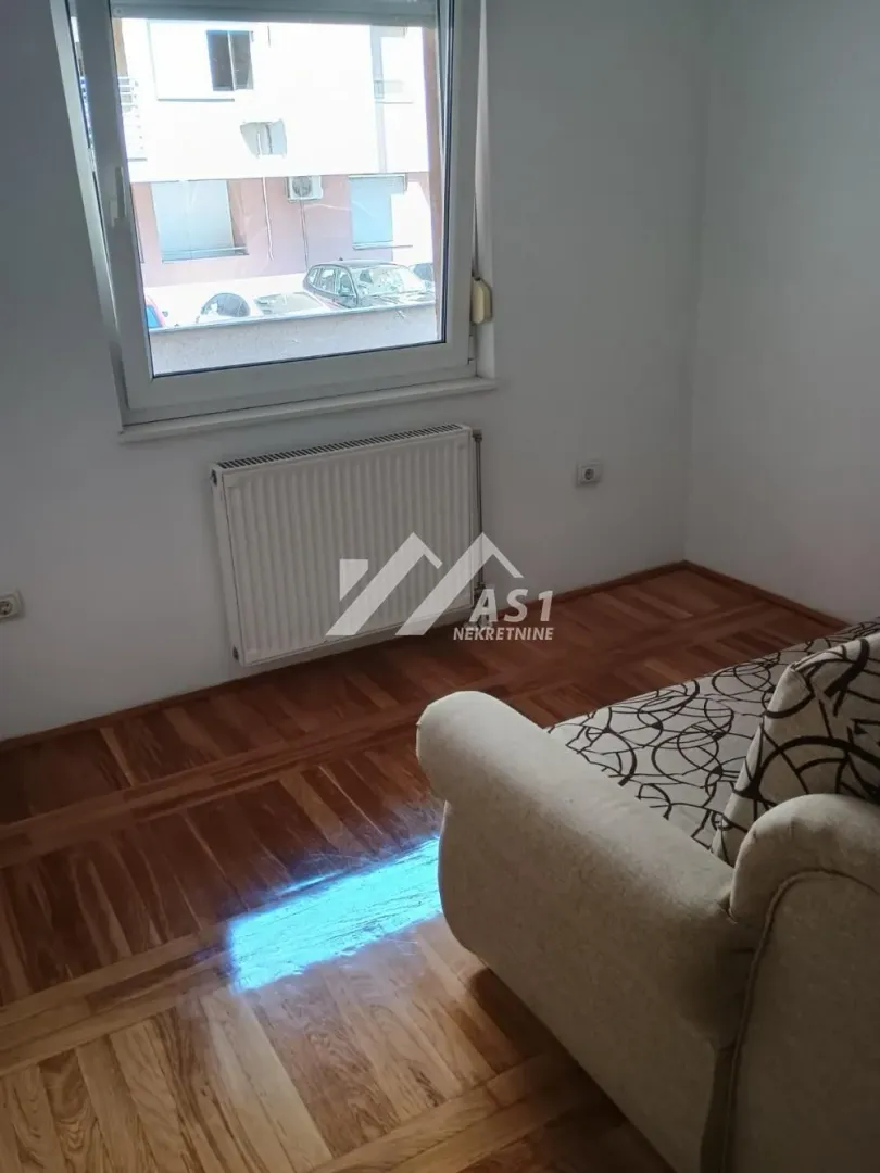 Izdavanje, jednosoban stan, 30m², Socijalno, Novi Sad Sve Podlokacije