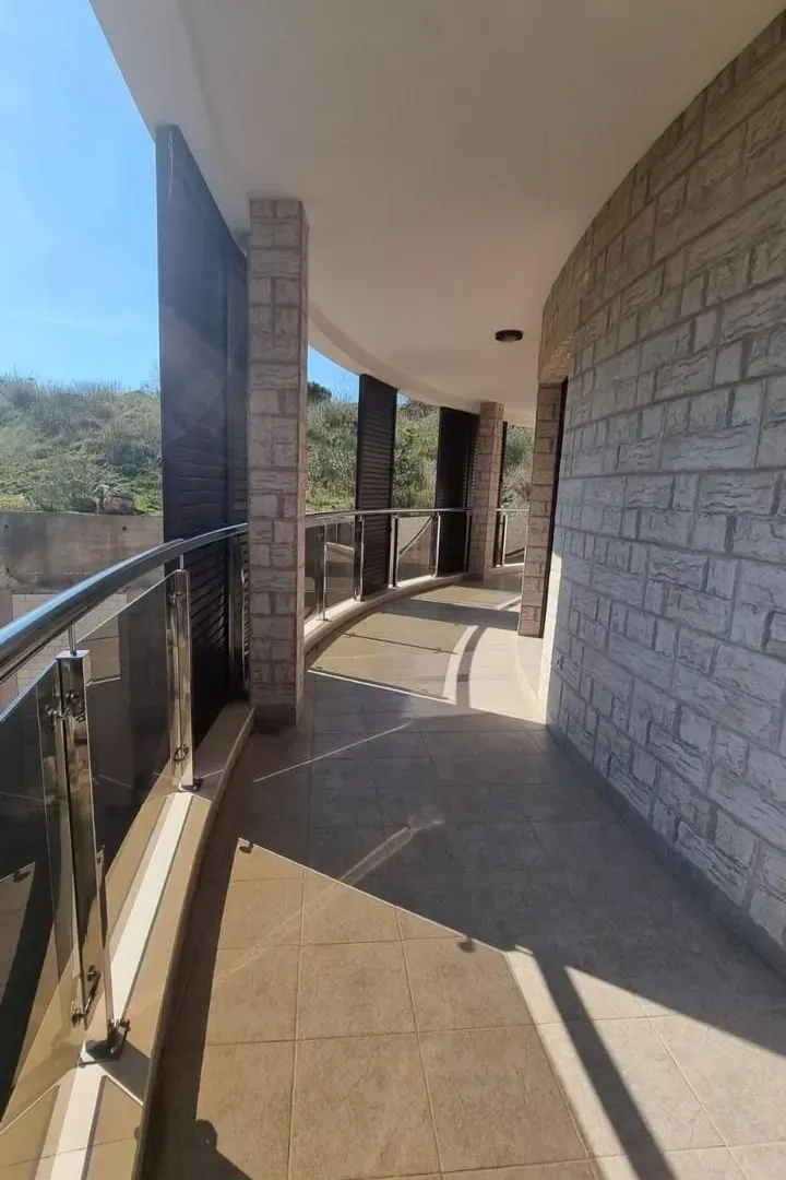 Prodaja, dvosoban stan, 130m², Bečići, Budva