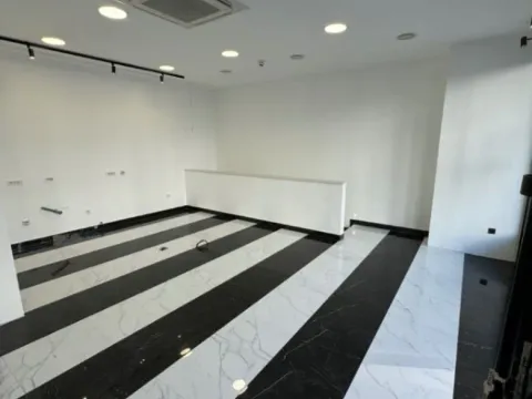 Izdavanje, poslovni prostor, 96m², City Kvart, Podgorica - image 2